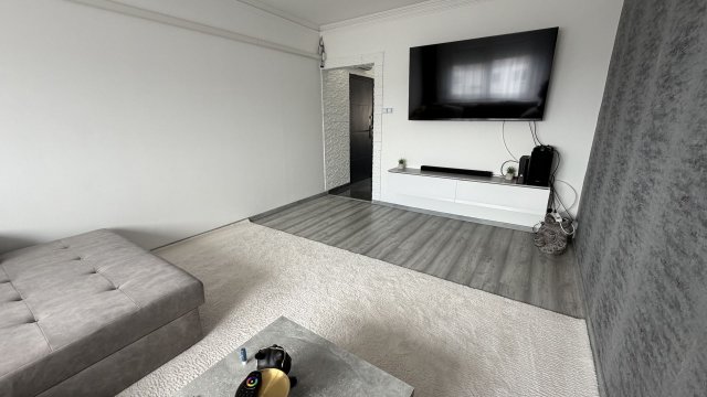 Eladó panellakás, Debrecenben 74.9 M Ft, 3 szobás