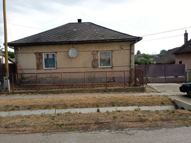 Eladó családi ház, Kállón 10 M Ft, 2 szobás