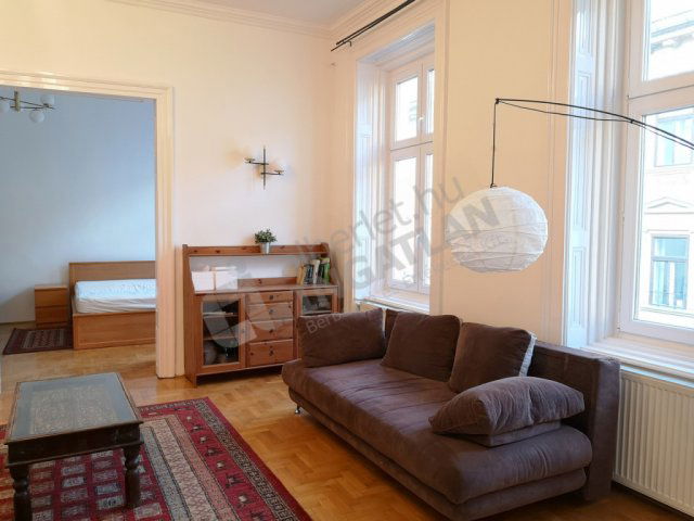 Kiadó téglalakás, albérlet, V. kerületben, Október 6. utcában