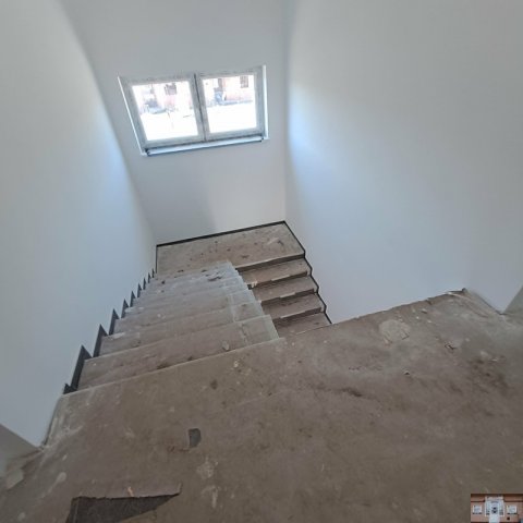 Eladó téglalakás, Mendén 79.9 M Ft, 1+3 szobás