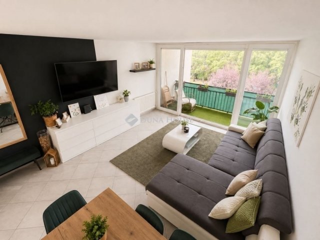 Eladó téglalakás, Pécsett 84.99 M Ft, 4 szobás