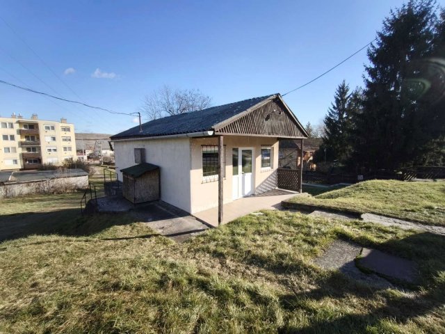 Kiadó üzlethelyiség, Kurityánon 80 E Ft / hó