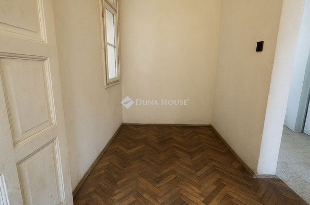 Eladó téglalakás, Budapesten, VI. kerületben 135.66 M Ft