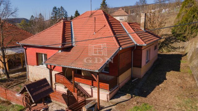 Eladó családi ház, Alsópetényen 31.8 M Ft, 2+1 szobás