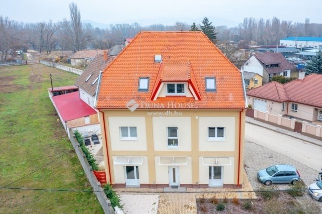 Eladó családi ház, Dunabogdányban 250 M Ft, 8 szobás