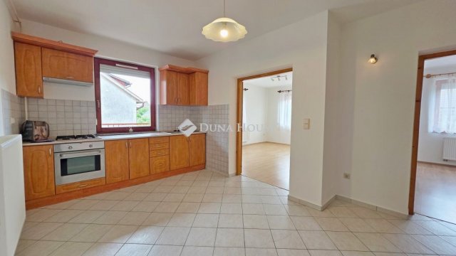 Kiadó téglalakás, albérlet, Sárváron 180 E Ft / hó, 3 szobás