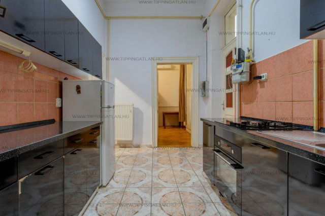 Eladó téglalakás, Budapesten, VI. kerületben, Paulay Ede utcában