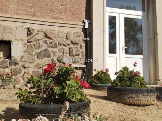 Eladó téglalakás, Komlón 19.5 M Ft, 2 szobás