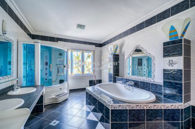 Eladó családi ház, Erdőkertesen 149.9 M Ft, 6 szobás