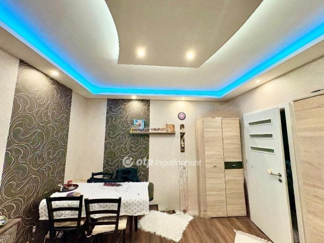 Eladó panellakás, Egerben 56 M Ft, 3 szobás