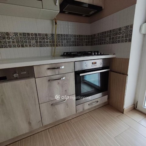 Kiadó téglalakás, albérlet, Nyíregyházán 200 E Ft / hó