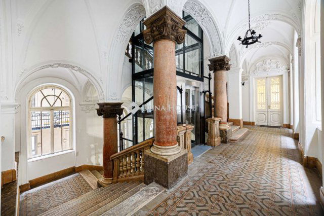 Eladó téglalakás, Budapesten, V. kerületben, Belgrád rakparton