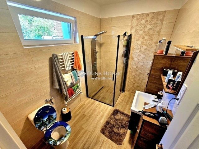 Eladó sorház, Budapesten, XVII. kerületben 192.5 M Ft, 11 szobás