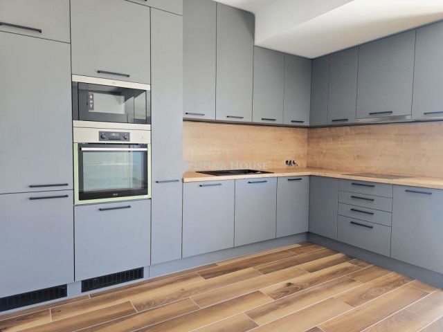 Eladó téglalakás, Pécsett 190 M Ft, 4 szobás