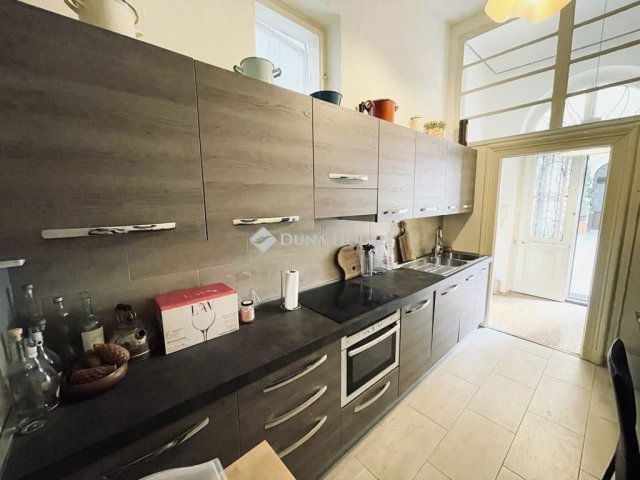 Eladó téglalakás, Budapesten, VI. kerületben 201.93 M Ft