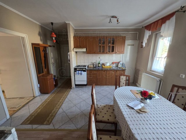 Eladó téglalakás, Hévízen 61.999 M Ft, 2 szobás