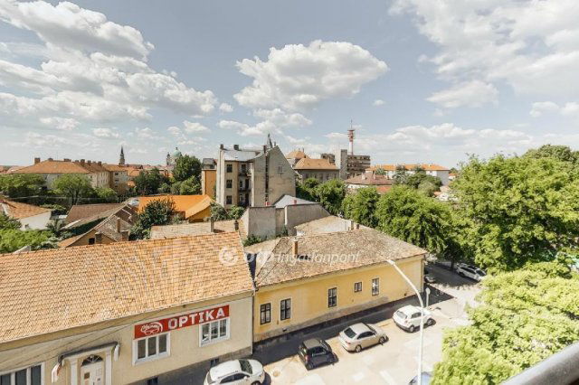 Eladó téglalakás, Cegléden 37.9 M Ft, 2 szobás