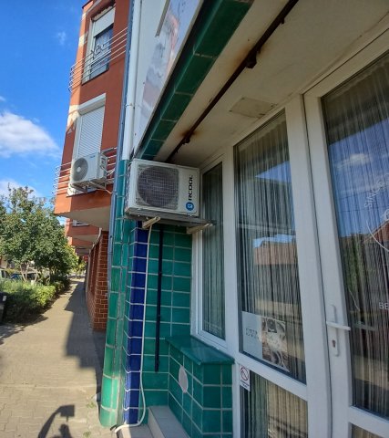Kiadó garázs, Pécsett, Felsővámház utcában 12 E Ft / hó