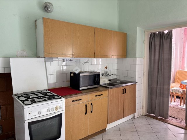 Kiadó családi ház, albérlet, Jászberényben 180 E Ft / hó
