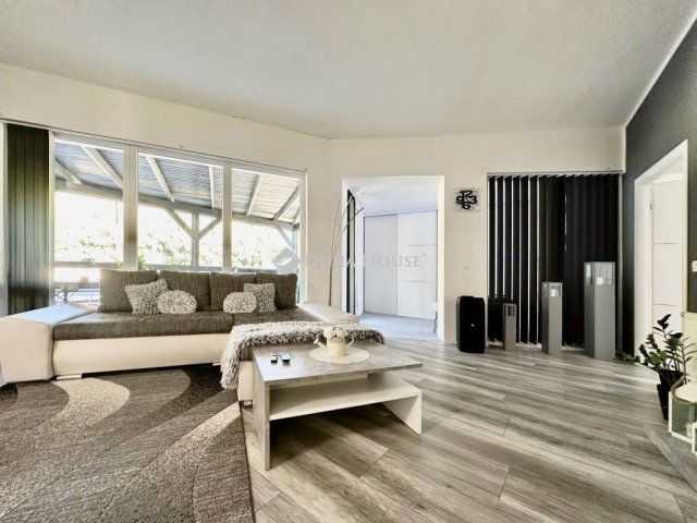 Eladó családi ház, Pécsett 115 M Ft, 4 szobás