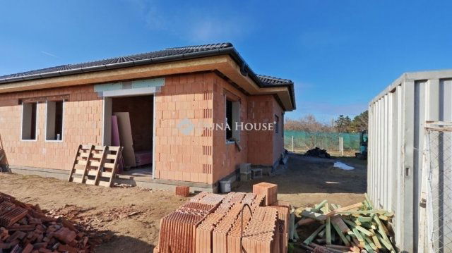 Eladó ikerház, Kecskeméten 89.995 M Ft, 4 szobás