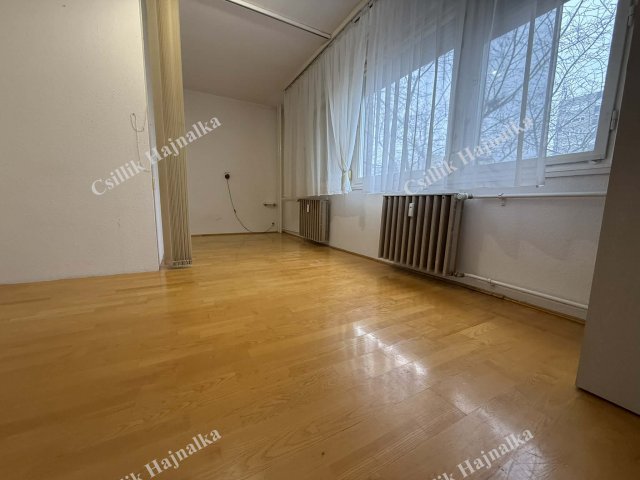 Eladó panellakás, Szolnokon, Ady Endre úton 34.9 M Ft, 1+1 szobás