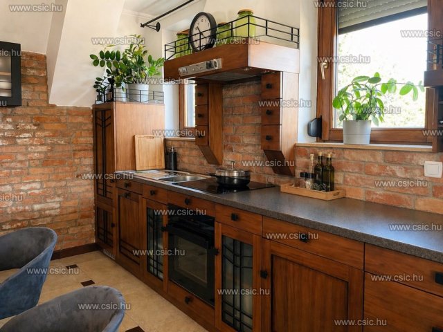 Eladó téglalakás, Szentendrén 140 M Ft, 4 szobás