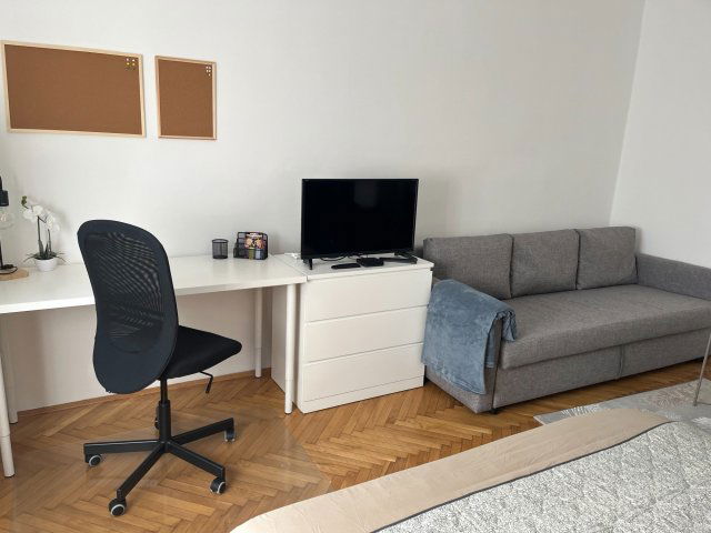 Kiadó téglalakás, albérlet, Pécsett, Garay utcában, 1 szobás