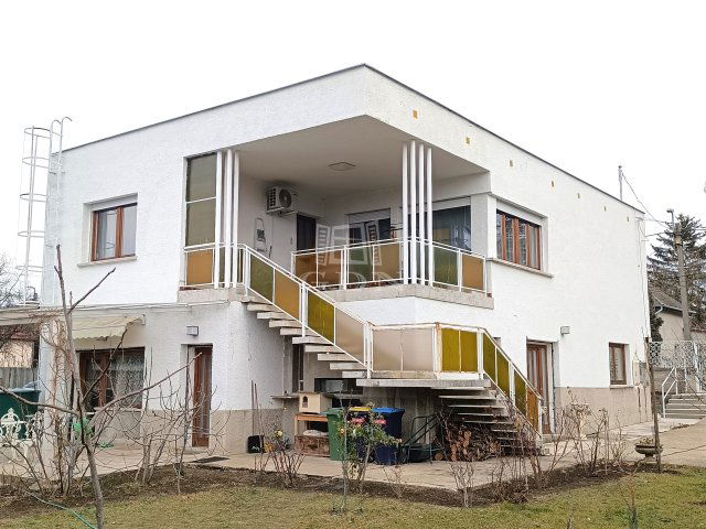 Eladó családi ház, Budapesten, XVI. kerületben 265 M Ft