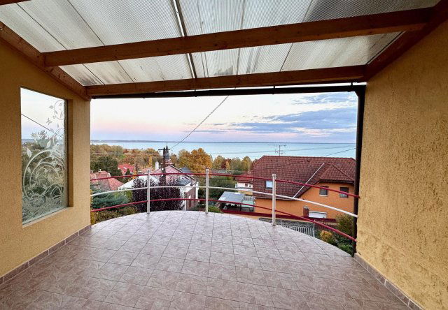 Eladó nyaraló, Balatonalmádiban 89.6 M Ft, 3 szobás