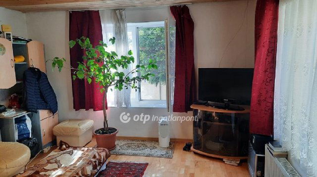 Eladó családi ház, Baracskán 74.9 M Ft, 4 szobás
