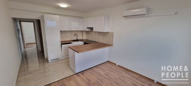 Eladó téglalakás, Szegeden 59.9 M Ft, 2+2 szobás