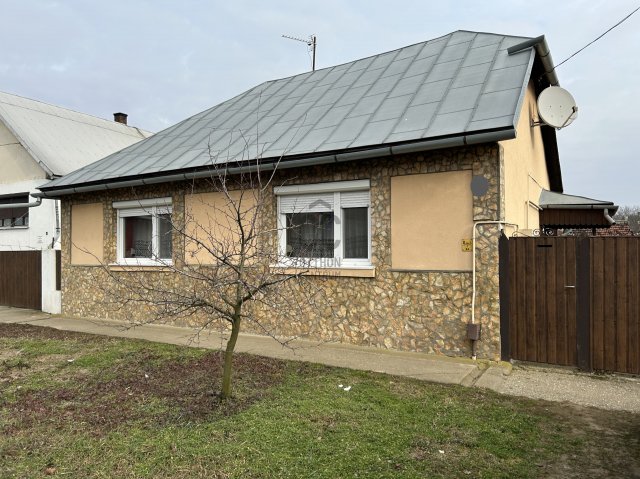 Eladó családi ház, Mándokon 24.9 M Ft, 3 szobás