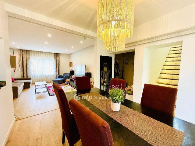 Eladó családi ház, Budakalászon 183.9 M Ft, 5+1 szobás