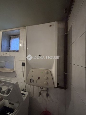 Eladó családi ház, Pócsmegyeren 29.9 M Ft, 2 szobás