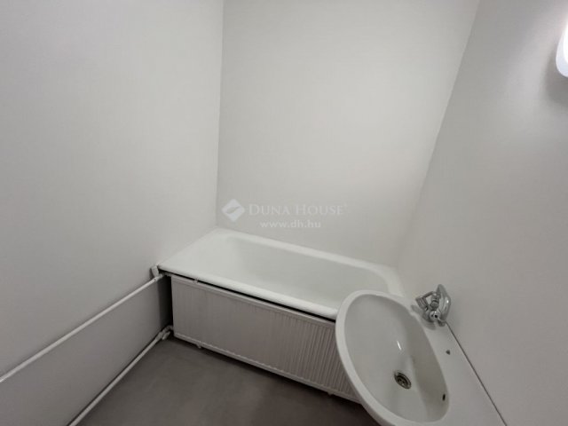 Eladó panellakás, Szombathelyen 30.99 M Ft, 2 szobás
