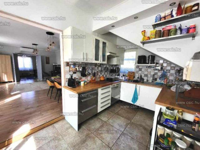 Eladó családi ház, Budapesten, III. kerületben 199.9 M Ft