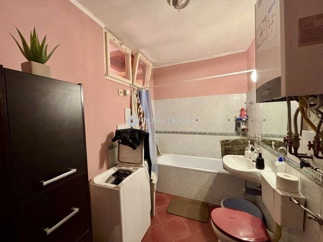 Eladó családi ház, Esztergomban 43 M Ft, 2 szobás