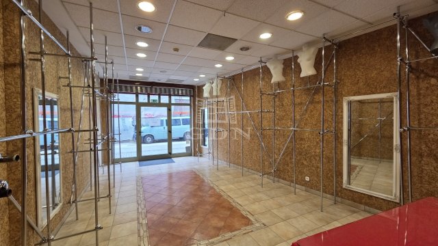 Kiadó üzlethelyiség, Székesfehérvárott 240 E Ft / hó