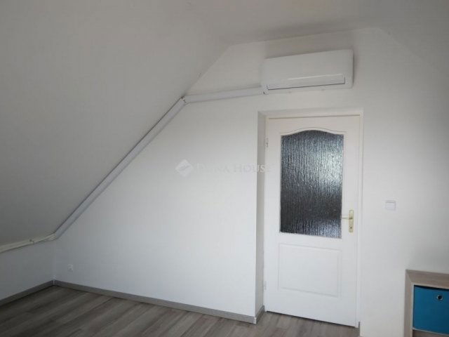 Eladó családi ház, Szegeden 104.591 M Ft, 5 szobás