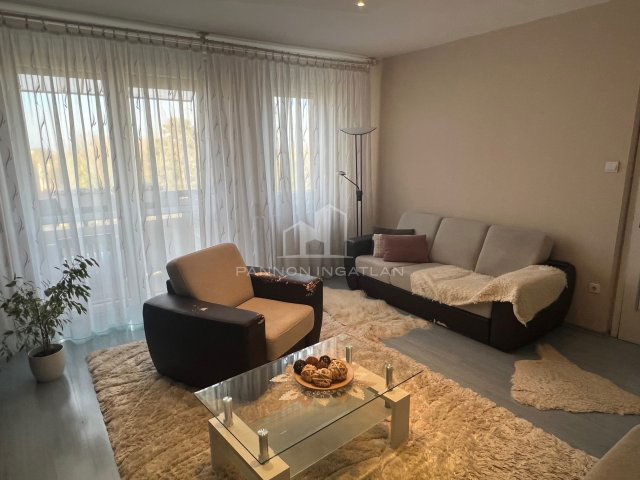 Eladó panellakás, Ajkán 39.9 M Ft, 2+1 szobás