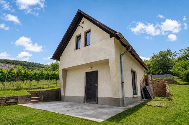 Eladó családi ház, Bajon 13.8 M Ft, 2 szobás