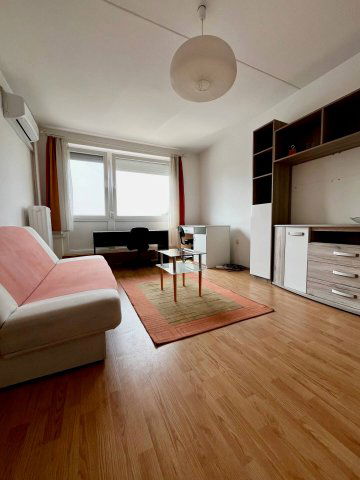 Kiadó panellakás, albérlet, Pécsett 180 E Ft / hó, 1+1 szobás