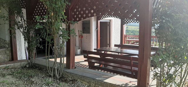 Eladó nyaraló, Balatoncsicsón 85 M Ft, 3 szobás
