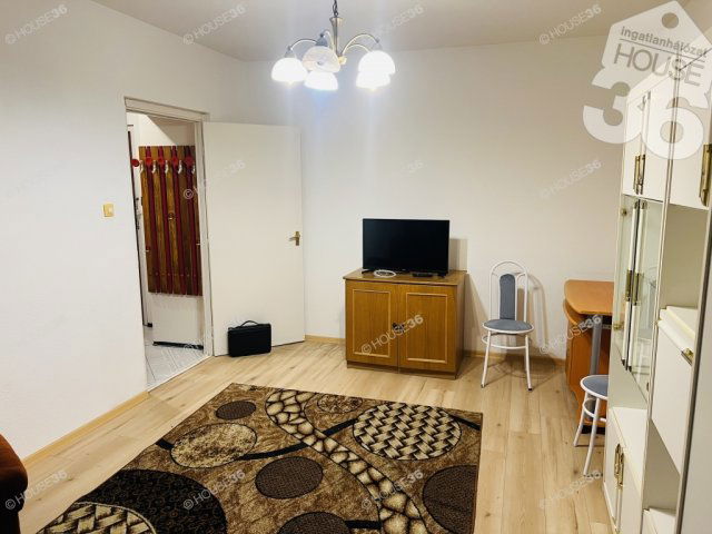 Eladó panellakás, Szekszárdon 32.65 M Ft, 2 szobás