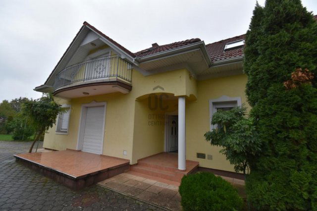 Eladó családi ház, Zalakaroson 75.9 M Ft, 8 szobás