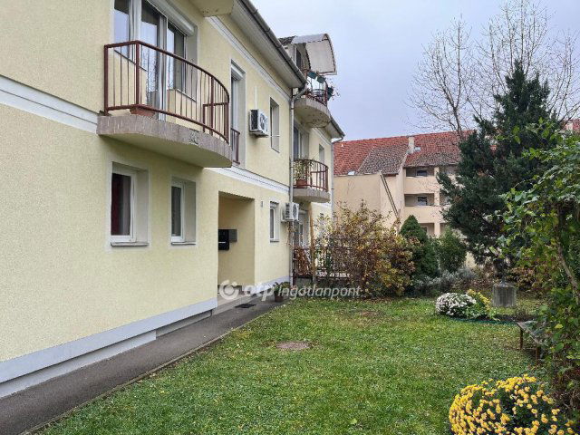 Eladó téglalakás, Egerben 84.9 M Ft, 4 szobás