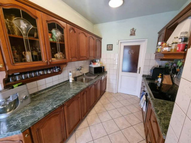 Eladó családi ház, Solymáron 249.9 M Ft, 6 szobás