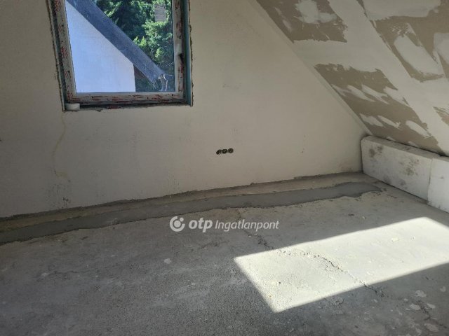 Eladó családi ház, Törökbálinton 170 M Ft, 9 szobás