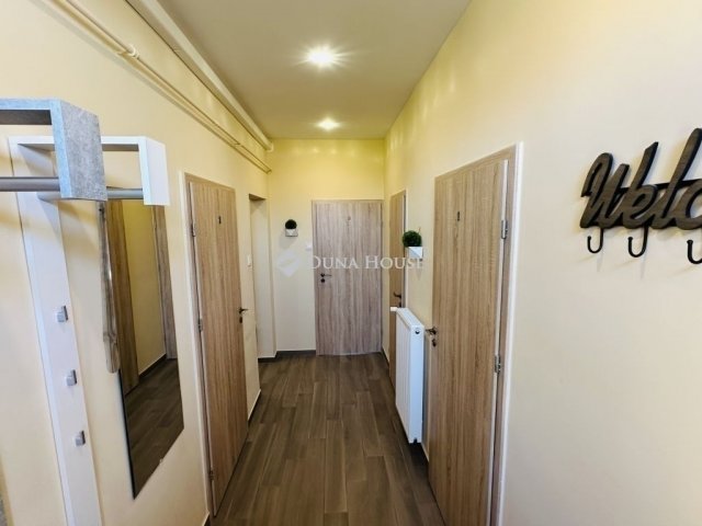 Eladó téglalakás, Szegeden 90 M Ft, 4 szobás